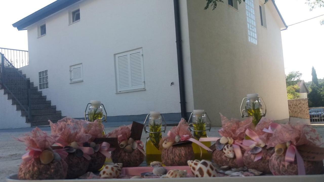 Apartman Zahira Karlobag Εξωτερικό φωτογραφία